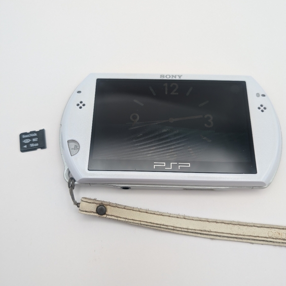 Sony PSP Playstation Portable Go N-1001 Console White with 12 GB memory card - Picture 10 of 12